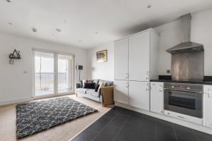 Dapur atau dapur kecil di 2BR Flat Close to Wembley Stadium Quick Tube To London
