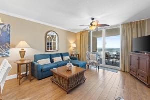 Televiisor ja/või meelelahutuskeskus majutusasutuses Emerald Beach #636 by Book That Condo