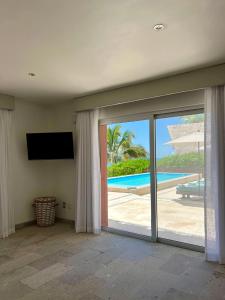 TV a/nebo společenská místnost v ubytování El Paraiso Hotel Tulum