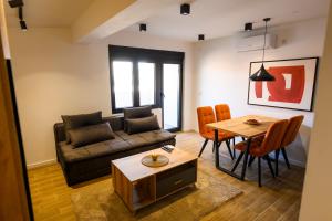 Foto sihtkohas Niš asuva majutusasutuse Premium L&L Apartments Modern Designer Stay with Spa Vibe galeriist