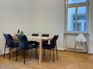 Fotografie z fotogalerie ubytování LaBed - Wohnen direkt an der Drosselgasse, stilvolle Ferienwohnung mit Rheinblick v destinaci Rüdesheim am Rhein + 26 fotografií