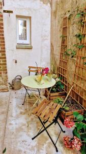 Siseõu või muu väliala majutusasutuses Gîte 3 étoiles avec jardin et calme, 3 min de la Ferté-sous-Jouarre, 40 min de Paris en TER