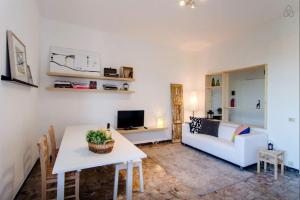 a living room with a white couch and a table at Casa Vacanze Via Marconi in Marotta