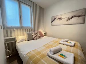 A bed or beds in a room at Olabide by Smiling Rentals