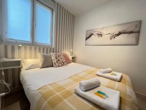 A bed or beds in a room at Olabide by Smiling Rentals