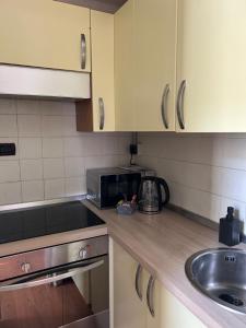 Nhà bếp/bếp nhỏ tại Piccolo Attico Porta Nuova +7 ảnh