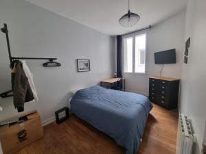Μια τηλεόραση ή/και κέντρο ψυχαγωγίας στο Chambre dans colocation - Valence -