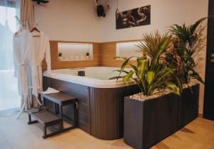 Bilik mandi di Le Desirella gite De Charme Spa +36 gambar