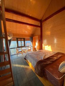 Ένα ή περισσότερα κρεβάτια σε δωμάτιο στο Săn Mây Homestay and Coffee Măng Đen +23 φωτογραφίες