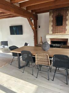 Φωτογραφία από το άλμπουμ του Gite de Charme Tour en Sologne avec Jacuzzi σε Tour-en-Sologne