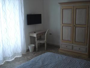Televízia a/alebo spoločenská miestnosť v ubytovaní Scala Apartment