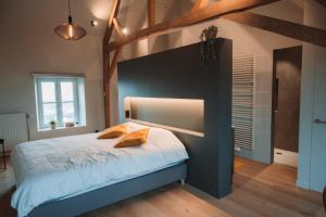 a bedroom with a large bed in a room at Vakantiehuis Bie Jan Paté in Veurne +26 photos