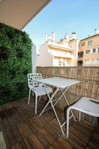 Gallery image of FOCH Cocon Romantique avec Spa à deux pas des vagues in Antibes +8 photos