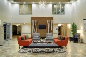 Posezení v ubytování Pomeroy Inn and Suites Vermilion