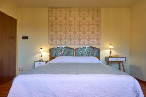 Un pat sau paturi într-o cameră la Locanda Borgo Colmello