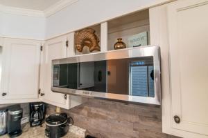 Cucina o angolo cottura di Windy Waves Top Location w Pool