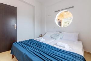Katil atau katil-katil dalam bilik di Sea View Villa Emmanuela, By IdealStay Experience +23 gambar