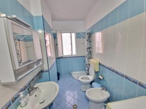 Ένα μπάνιο στο Damis Apartment Port +53 φωτογραφίες