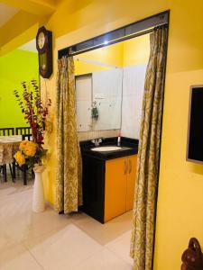 Kuchyň nebo kuchyňský kout v ubytování Amaltas 3BHK Villa