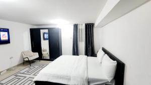 Postel nebo postele na pokoji v ubytování harmony property