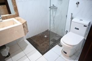 Koupelna v ubytování فندق نجمة العزيزية hotel Star AL Aziziyah
