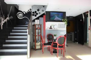 Et tv og/eller underholdning på Happy Hotel Atelier Gardone Vittoriale + 33 billeder