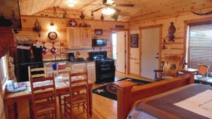 Kuchyň nebo kuchyňský kout v ubytování Texas T Bed and Breakfast