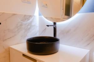 a black bowl sitting on top of a counter in a bathroom at Luxury central apartment in Madrid