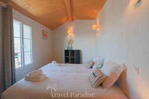 Ένα ή περισσότερα κρεβάτια σε δωμάτιο στο Villa Blanche +37 φωτογραφίες