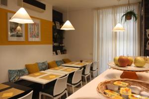 Et opholdsområde på Happy Hotel Atelier Gardone Vittoriale