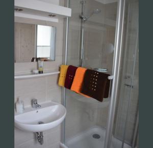 Ein Badezimmer in der Unterkunft Boddenblick - Breege