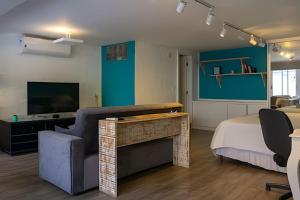 โทรทัศน์และ/หรือระบบความบันเทิงของ Conforto, Cama King e Ar Cond. ao lado do Barigui
