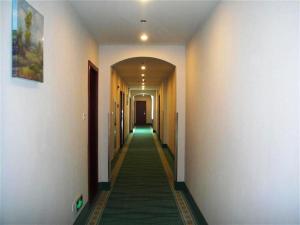 Gambar di galeri bagi GreenTree Inn ShangHai JiaDing the South of F1 Circuit FangTai Hardware Market Express Hotel di Jiading