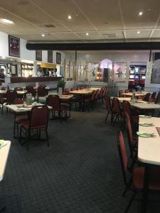 黑色方块汽车旅馆餐厅或其他用餐的地方