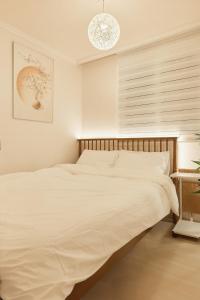 Postel nebo postele na pokoji v ubytování Nldam stay Seoul stn 8min Hongdae 1stop Dongdaemun Myeongdong Gangnam홍대입구1정거장 동대문,명동,강남 인접