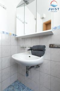 Et badeværelse på Töwerland Zimmer 5