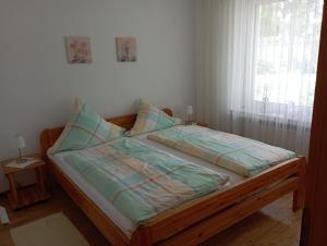 Postel nebo postele na pokoji v ubytování Ferienwohnung Am Kirchplatz