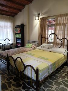 two twin beds in a bedroom with at Villa YARA in Chinácota +11 photos
