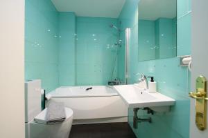 a bathroom with a tub and a toilet and a sink at Lovely apartment temporal Madrid Centro SBE282D in Madrid +63 photos