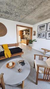Kuchyň nebo kuchyňský kout v ubytování Serene Escape in Porto Madeira