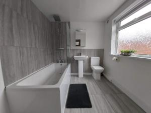 Koupelna v ubytování Dwell Living Sleeps 4 with free parking