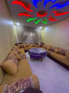 Posezení v ubytování Modern Apartment near Agadir - Fast WiFi & Parking
