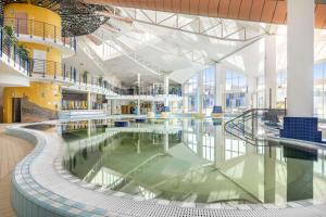 Bazén v ubytování Park Inn by Radisson Sarvar Resort & Spa - All Inclusive nebo v jeho okolí