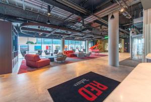 Area soggiorno di Radisson RED Galway