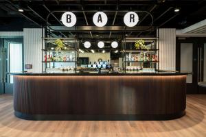 Salone o bar di Radisson RED Galway