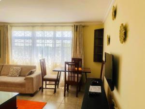 TV a/nebo společenská místnost v ubytování Zerubbabel Apartments Kisumu