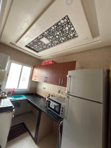 Kuchyň nebo kuchyňský kout v ubytování Modern Apartment near Agadir - Fast WiFi & Parking
