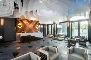 Posezení v ubytování Maya Phuket Airport Hotel-Naiyang Beach