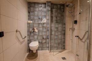 Ванная комната в Hôtel de L'Esperance +37 фотографий
