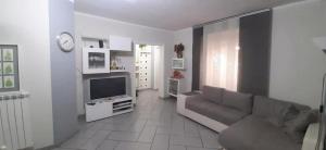 TV a/nebo společenská místnost v ubytování Holiday House NELLINA